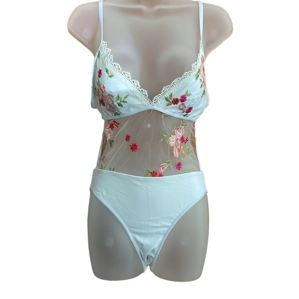 Ladies Sexy Sleek White Floral Mesh One Piece Swimsuit size Medium, Never Worn